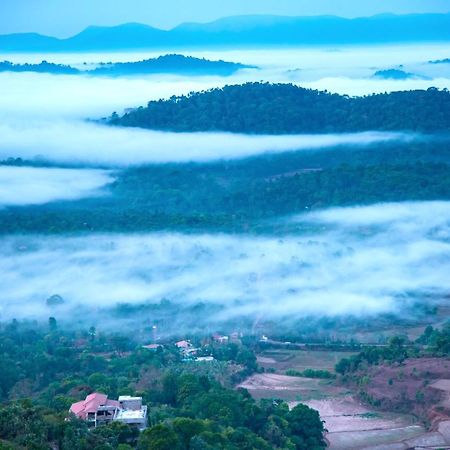 Hotel Shawrya The Grand Madikeri Buitenkant foto